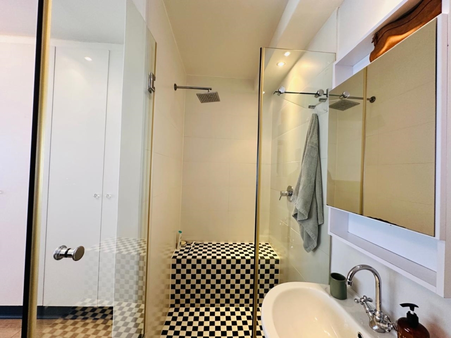 3 Bedroom Property for Sale in Sea Point Western Cape